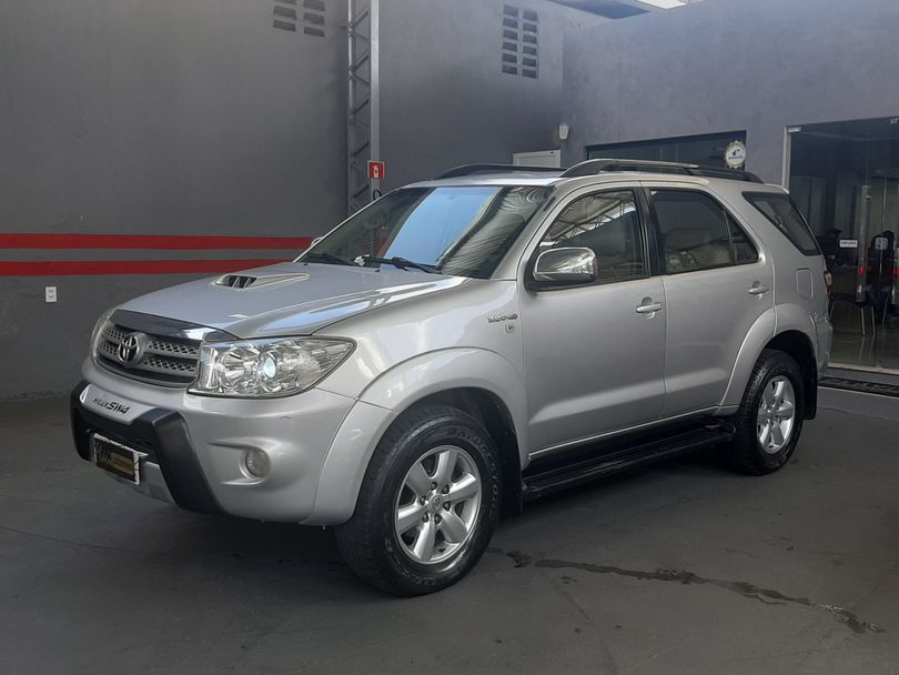 Toyota Hilux SW4 SRV D4-D 4x4 3.0 TDI Dies. Aut