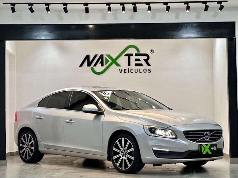 Volvo 2.0 T5 MOMENTUM 16V TURBO GASOLINA 4P AUTOMÁTICO