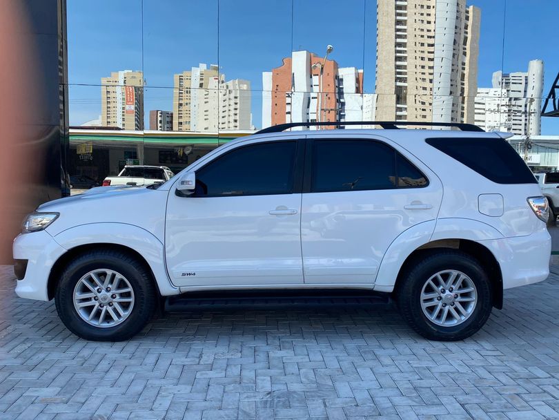 Toyota Hilux SW4 SRV D4-D 4x4 3.0 TDI Dies. Aut