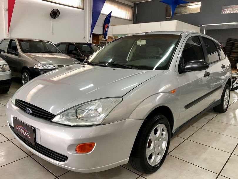 Ford Focus 1.8 16V 5p