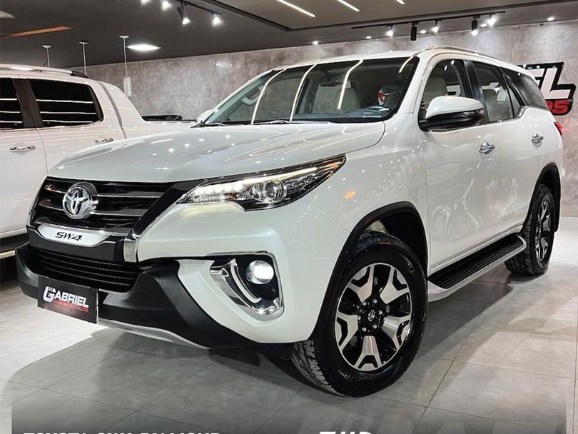 Toyota Hilux SW4 SRX Diamo. 4x4 2.8 TB Die Aut.