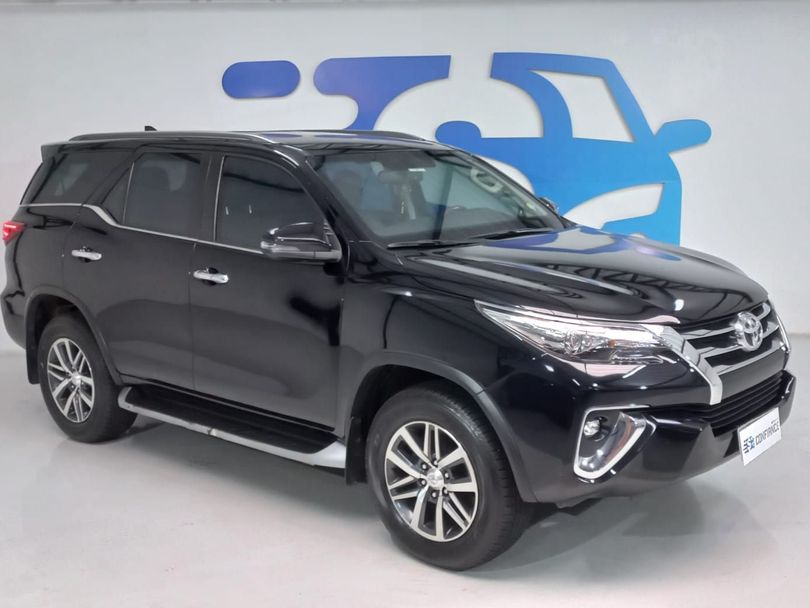 Toyota Hilux SW4 SRX 4x4 2.8 TDI 16V Dies. Aut.