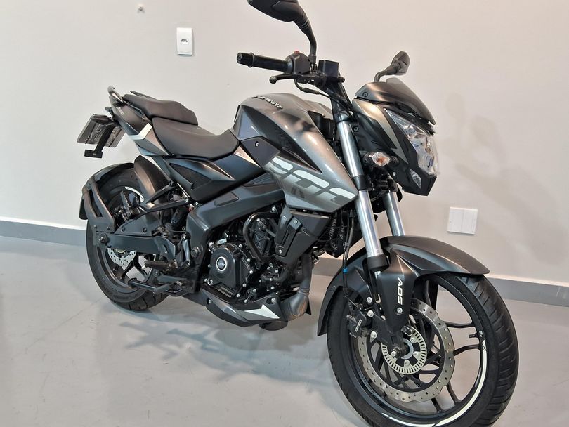 BAJAJ DOMINAR 200