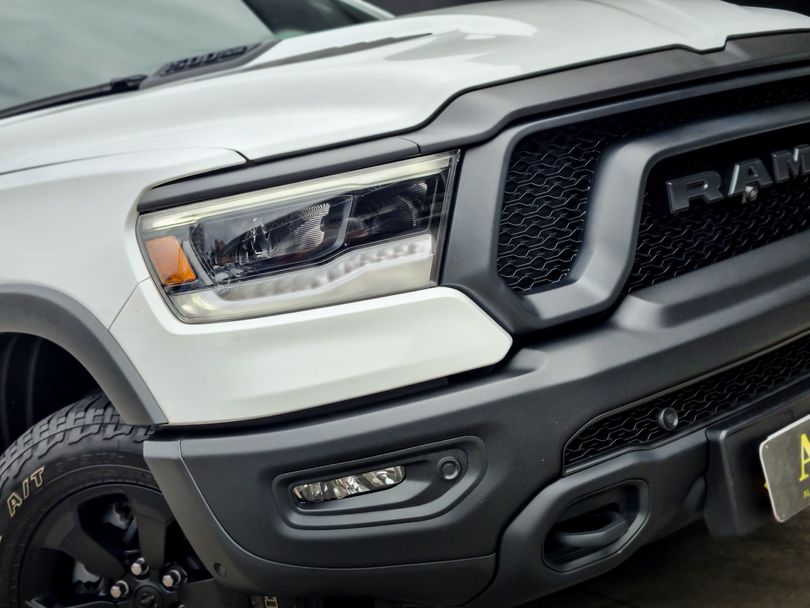 RAM 1500 REBEL 5.7 HEMI CD V8 4x4 Aut.