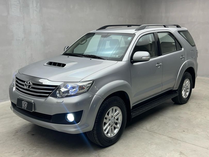 Toyota Hilux SW4 SRV D4-D 4x4 3.0 TDI Dies. Aut