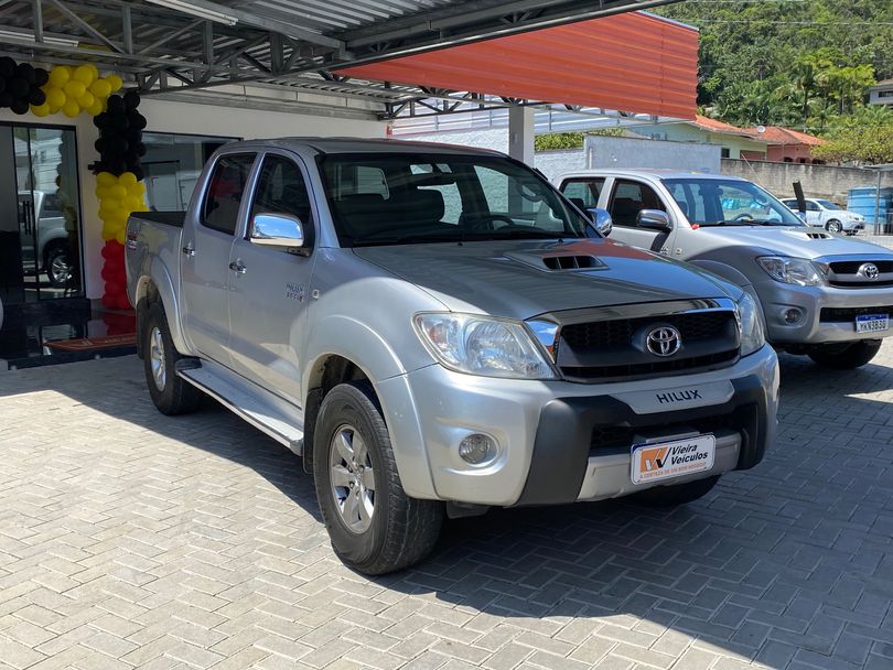 Toyota Hilux CD SRV D4-D 4x4 3.0 TDI Diesel Aut