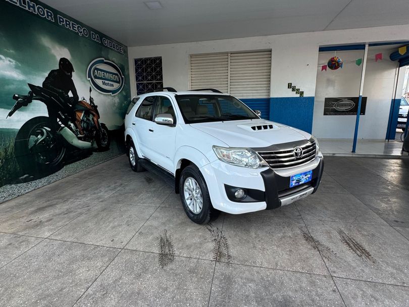 Toyota Hilux SW4 SRV D4-D 4x4 3.0 TDI Dies. Aut