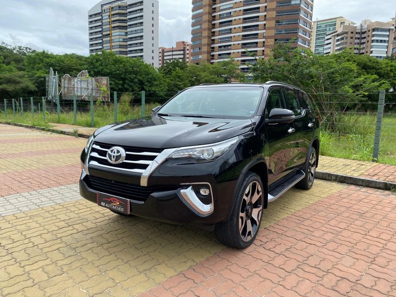 Toyota Hilux SW4 SRX 4x4 2.8 TDI 16V Dies. Aut.
