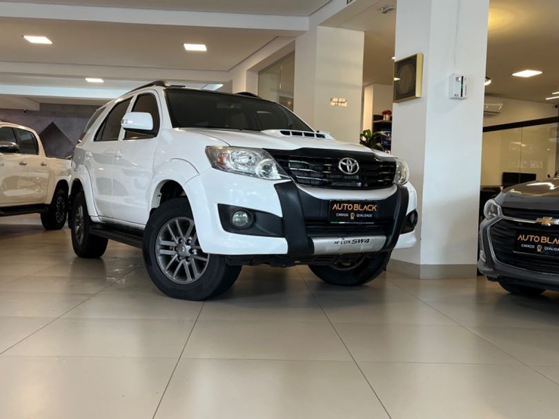 Toyota Hilux SW4 SRV D4-D 4x4 3.0 TDI Dies. Aut