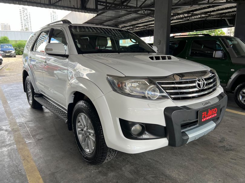 Toyota Hilux SW4 SRV D4-D 4x4 3.0 TDI Dies. Aut
