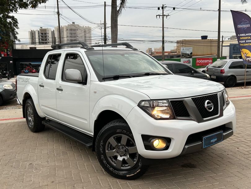 Nissan Frontier SV AT. CD 4x4 2.5 TB Dies. Aut.