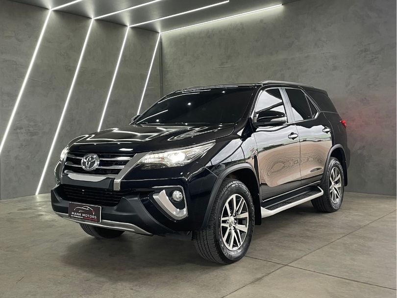 Toyota Hilux SW4 SRX 4x4 2.8 TDI 16V Dies. Aut.