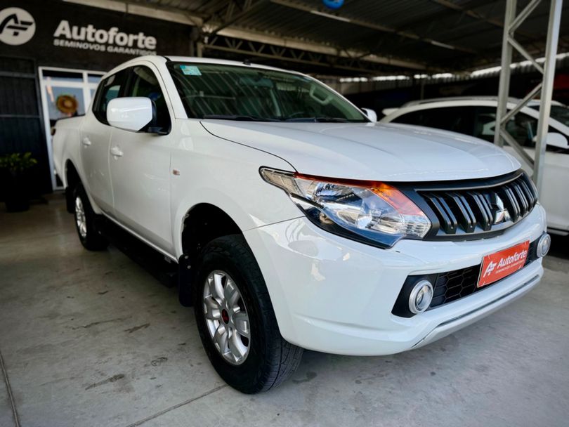 Mitsubishi L200 Tri. Outd. GLX 2.4 CD 4x4 Die. Mec.