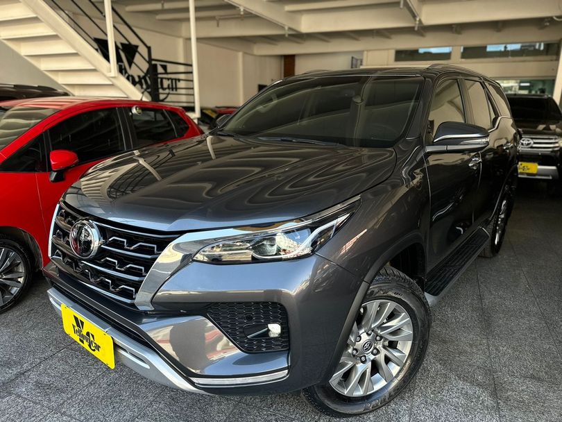 Toyota Hilux SW4 SRX 4x4 2.8 TDI 16V Dies. Aut.