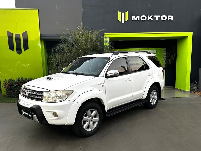 Toyota Hilux SW4 SRV D4-D 4x4 3.0 TDI Dies. Aut