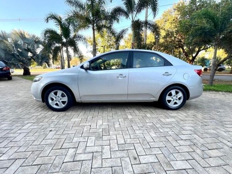 Kia Cerato EX 1.6 16V