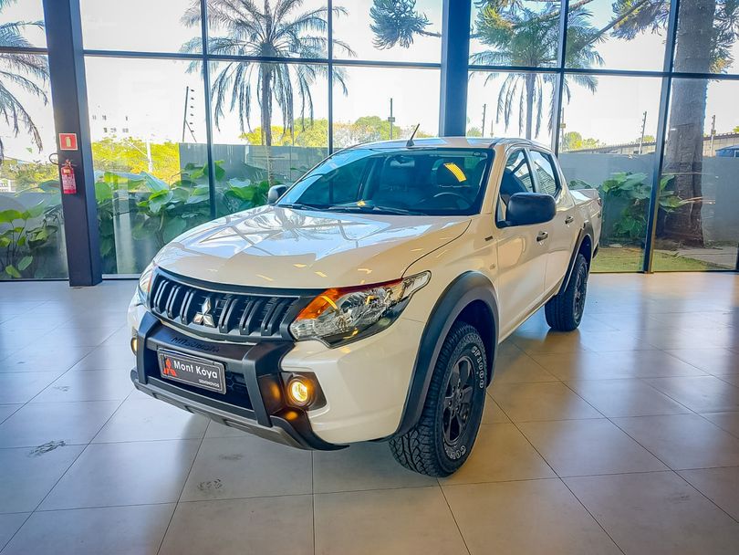 Mitsubishi L200 Tri. Outd. GLX 2.4 CD 4x4 Die. Mec.