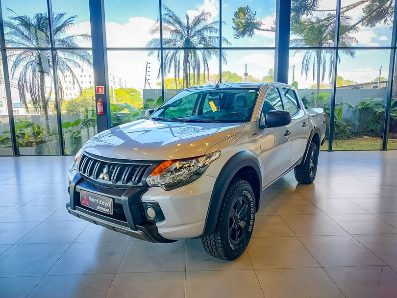 Mitsubishi L200 Tri. Outd. GLX 2.4 CD 4x4 Die. Mec.
