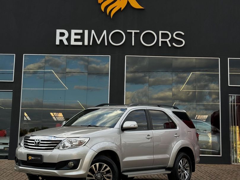 Toyota Hilux SW4 SR 4x2 2.7/ 2.7 Flex 16V Aut.