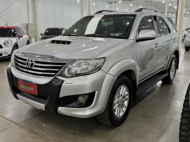 Toyota Hilux SW4 SRV D4-D 4x4 3.0 TDI Dies. Aut