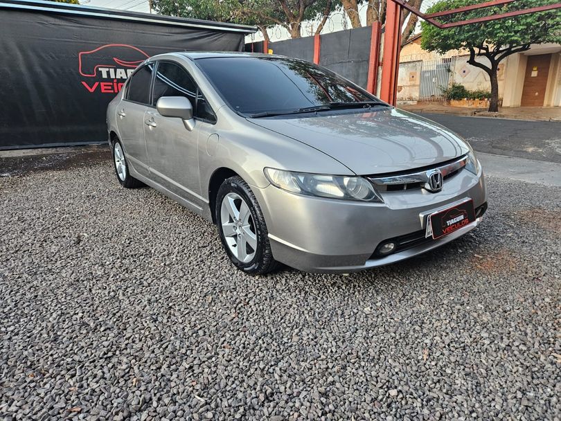 Honda Civic Sedan LXS 1.8/1.8 Flex 16V Aut. 4p