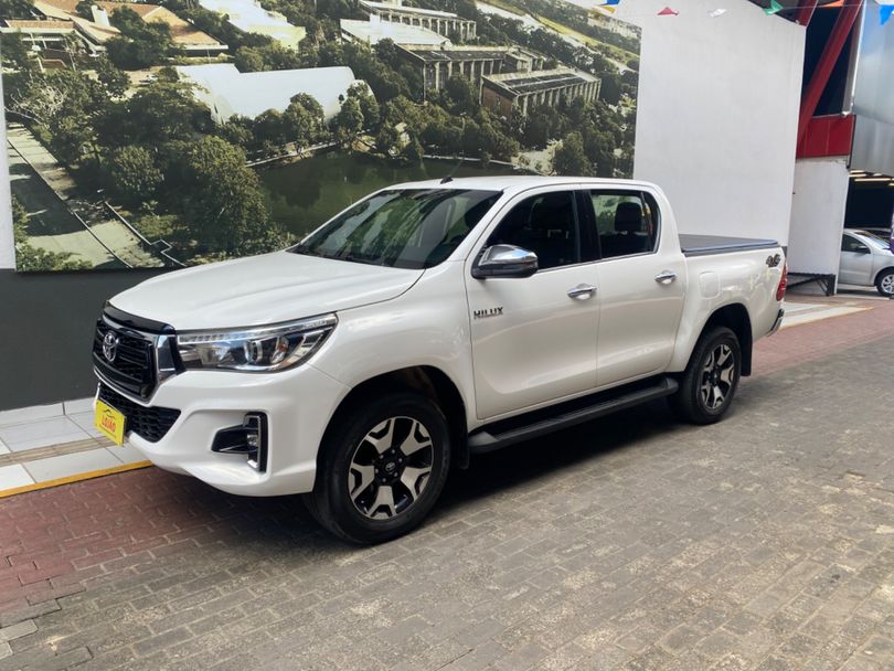 Toyota Hilux SW4 SRX 4x4 2.8 TDI 16V Dies. Aut.