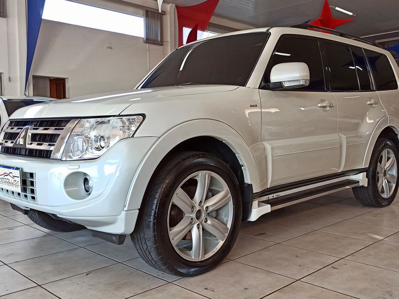 Mitsubishi Pajero HPE Full 3.2 4x4 T.I.Dies. 5p Aut