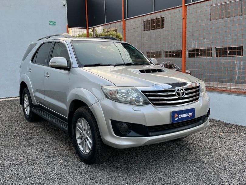 Toyota Hilux SW4 SRV D4-D 4x4 3.0 TDI Dies. Aut