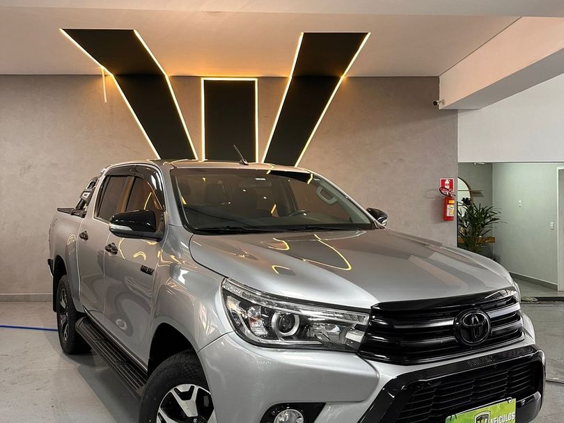 Toyota Hilux CD SRX 4x4 2.8 TDI 16V Diesel Aut.