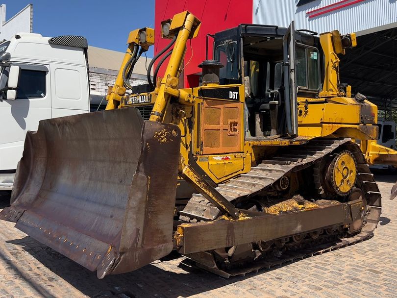 NAVISTAR Trator de Esteira