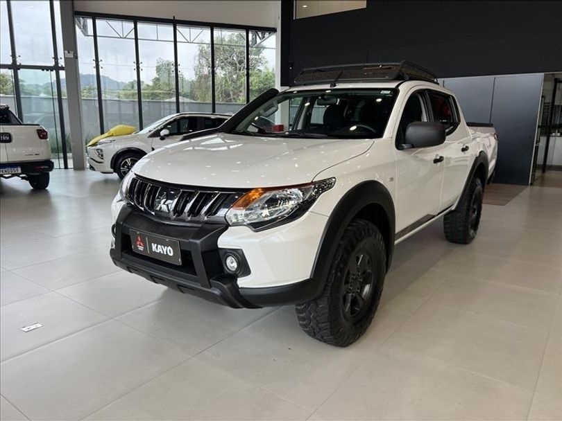 Mitsubishi L200 Triton Savana 2.4 D 4WD (Aut)