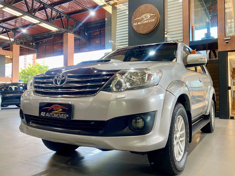 Toyota Hilux SW4 SRV D4-D 4x4 3.0 TDI Dies. Aut