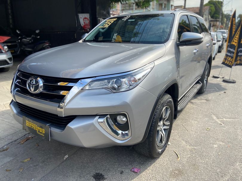 Toyota Hilux SW4 SRV 4x2 2.7 Flex 16V Aut.