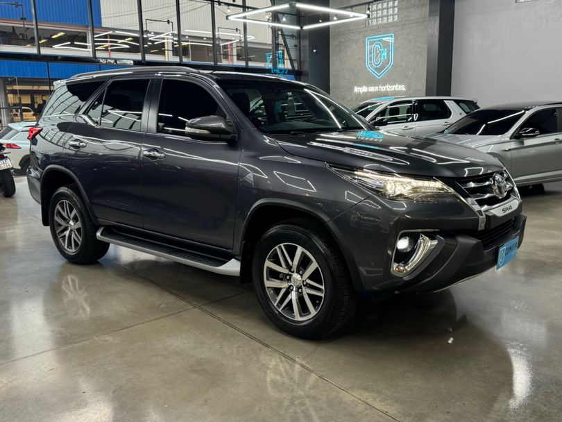 Toyota Hilux SW4 SRX 4x4 2.8 TDI 16V Dies. Aut.
