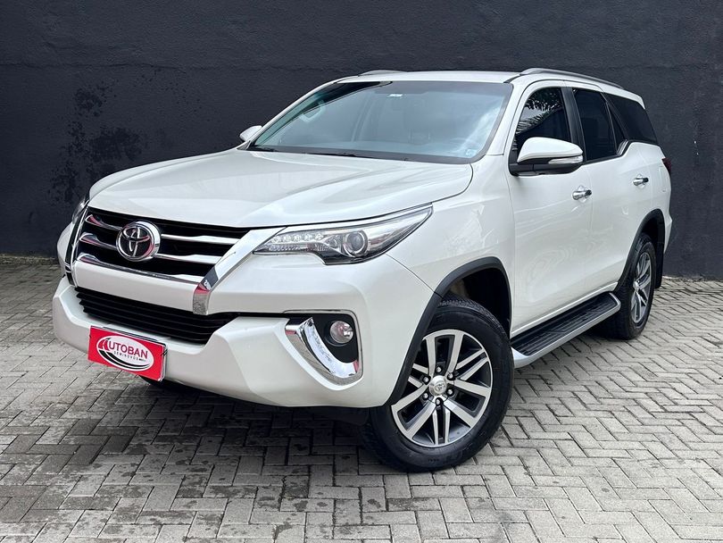 Toyota Hilux SW4 SRX 4x4 2.8 TDI 16V Dies. Aut.