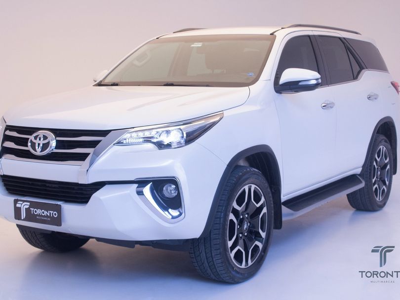 Toyota Hilux SW4 SRX 4x4 2.8 TDI 16V Dies. Aut.