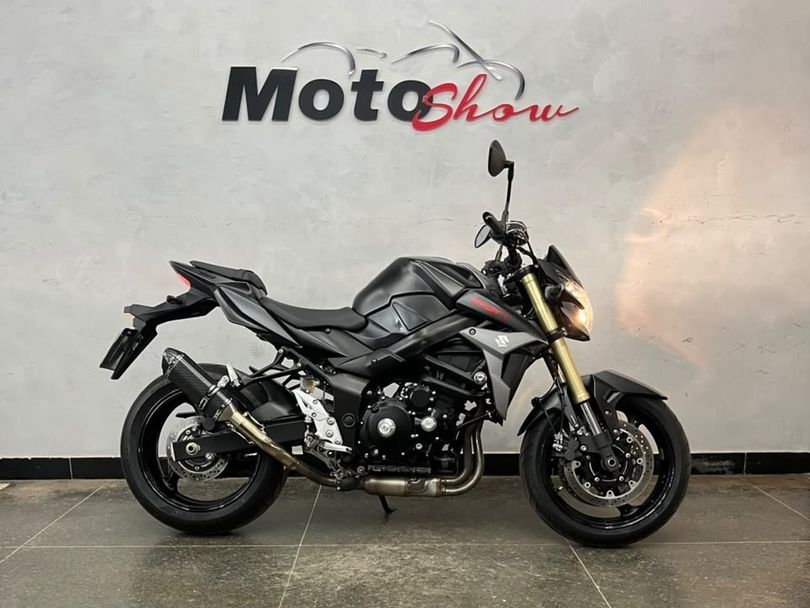 SUZUKI GSR 750