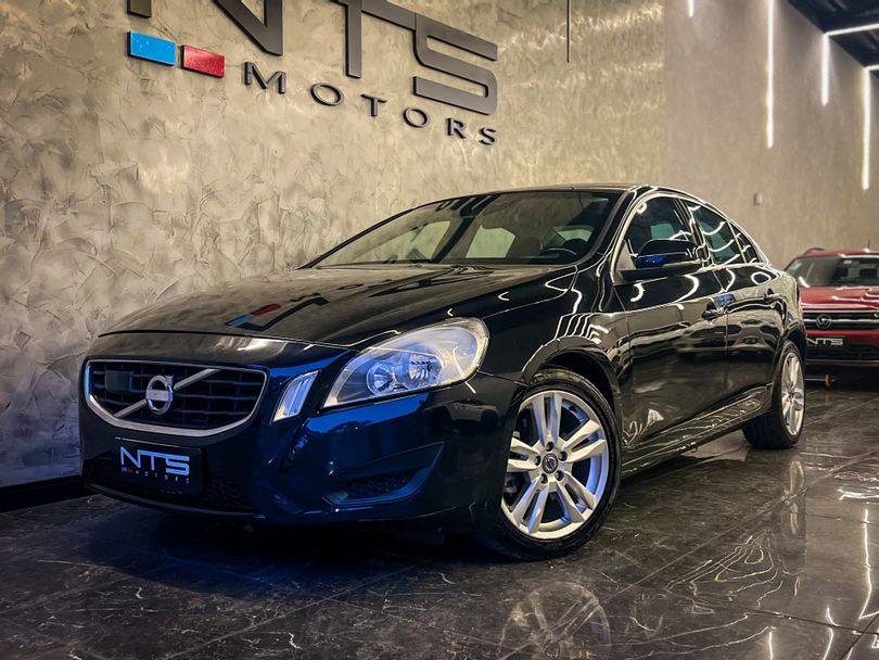 Volvo S60 T-5 2.0 240cv 4p