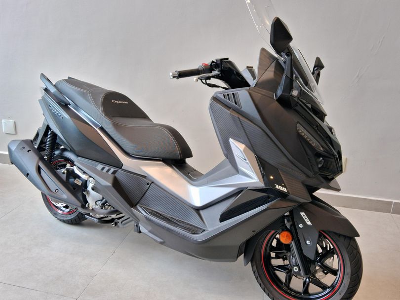 DAFRA CRUISYM 300 