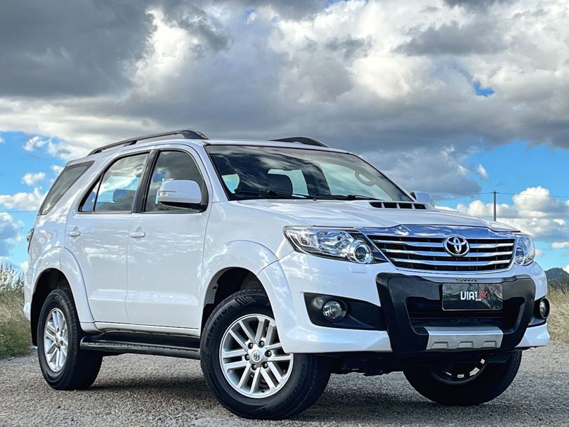 Toyota Hilux SW4 SRV D4-D 4x4 3.0 TDI Dies. Aut