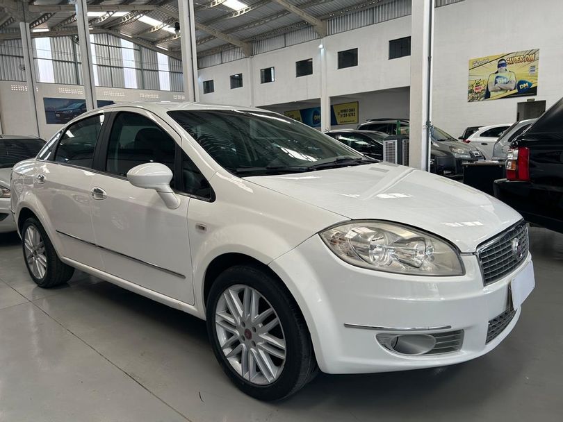 Fiat LINEA ESSENCE Dualogic 1.8 Flex 16V 4p