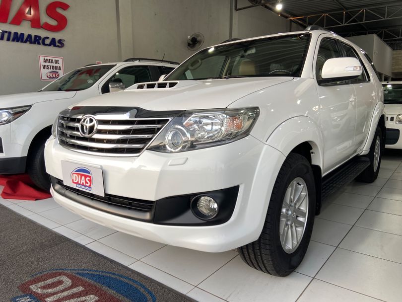 Toyota Hilux SW4 SRV D4-D 4x4 3.0 TDI Dies. Aut