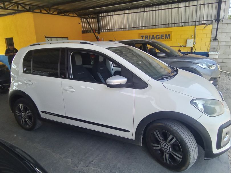 VolksWagen up! cross 1.0 TSI Total Flex 12V 5p
