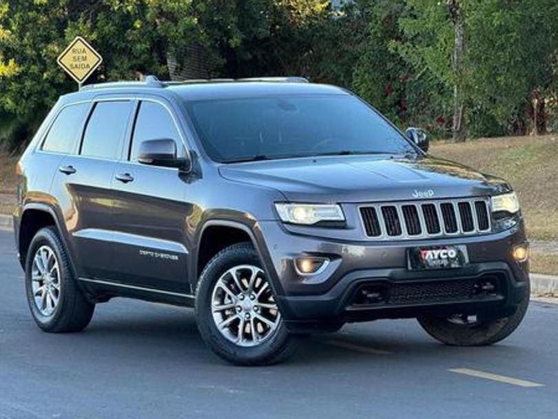 JEEP 3.6 LAREDO 4X4 V6 24V GASOLINA 4P AUTOMÁTICO