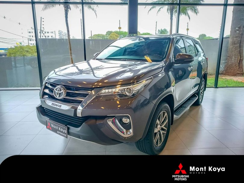 Toyota Hilux SW4 SRX 4x4 2.8 TDI 16V Dies. Aut.