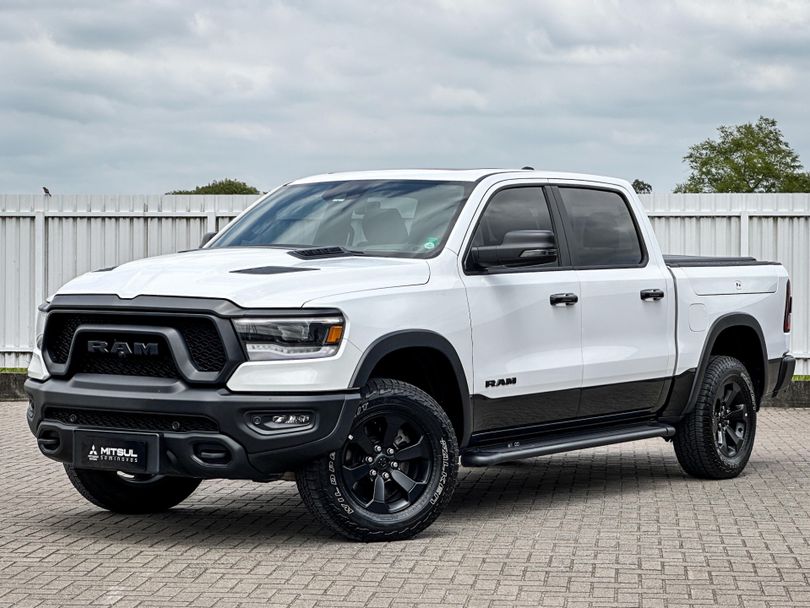 RAM 1500 REBEL 5.7 HEMI CD V8 4x4 Aut.