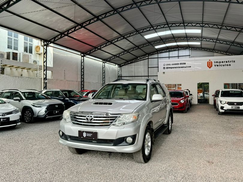 Toyota Hilux SW4 SRV D4-D 4x4 3.0 TDI Dies. Aut