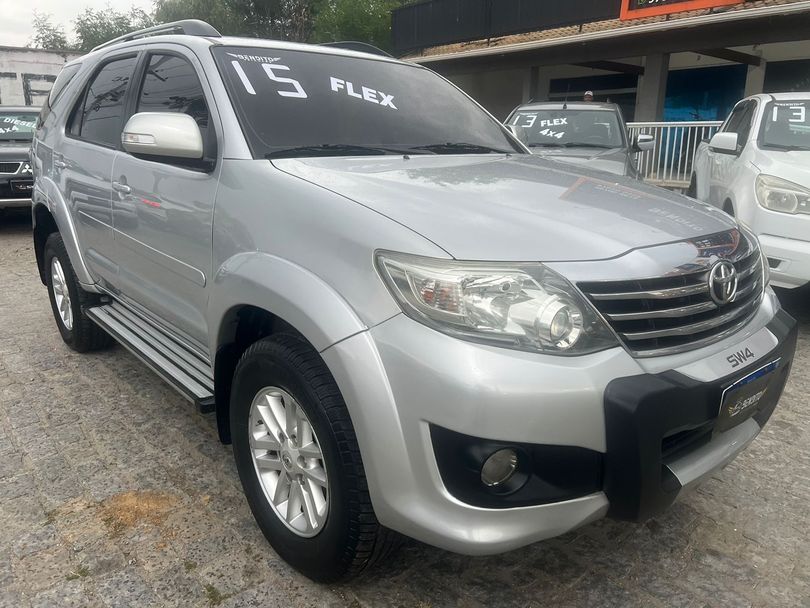 Toyota Hilux SW4 SR 4x2 2.7/ 2.7 Flex 16V Aut.