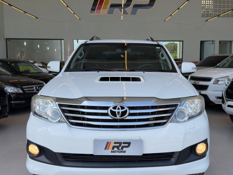 Toyota Hilux SW4 SRV D4-D 4x4 3.0 TDI Dies. Aut
