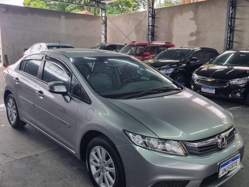 Honda Civic Sedan LXS 1.8/1.8 Flex 16V Aut. 4p
